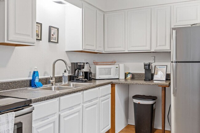 Building Photo - 141 California Ave