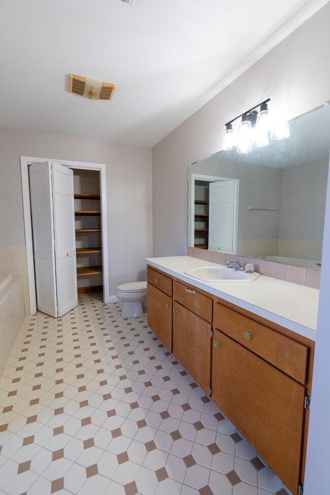 Building Photo - 363 Blackstrap Rd