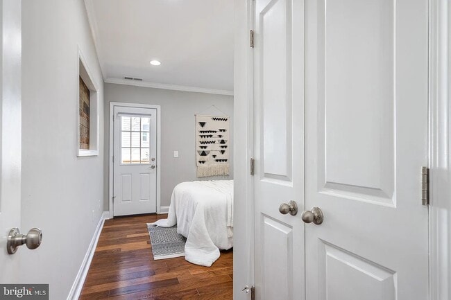 Building Photo - 411 S Duncan St