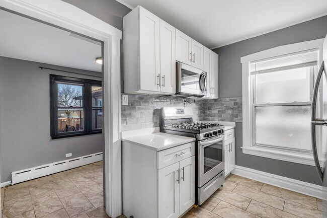 Building Photo - 5761 N Elston Ave