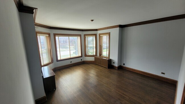 Building Photo - 5228 W Hutchinson St