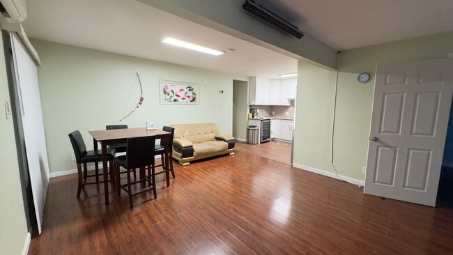 Building Photo - 4580 Sandmound Blvd
