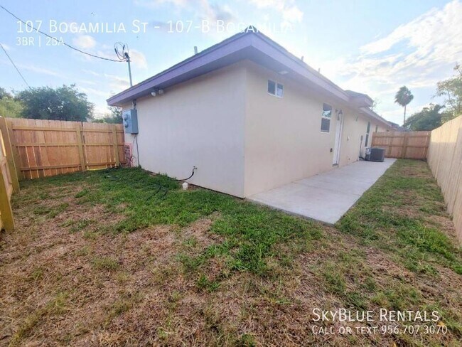 Building Photo - 107 Bogamilia St