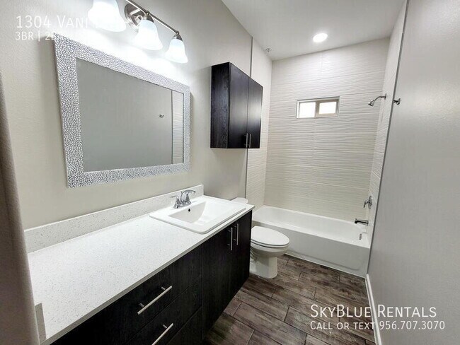 Building Photo - 1304 Vani Dr