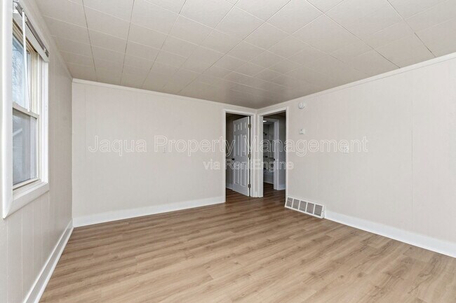 Building Photo - 5923 Missouri Ave