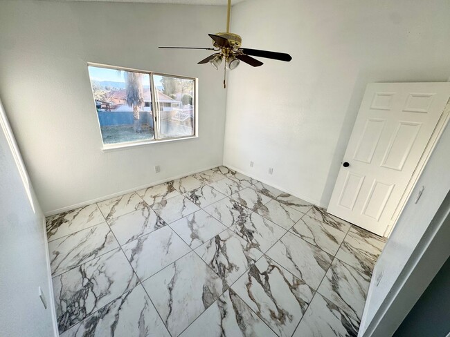 Building Photo - Beautiful cul-de-sac Home