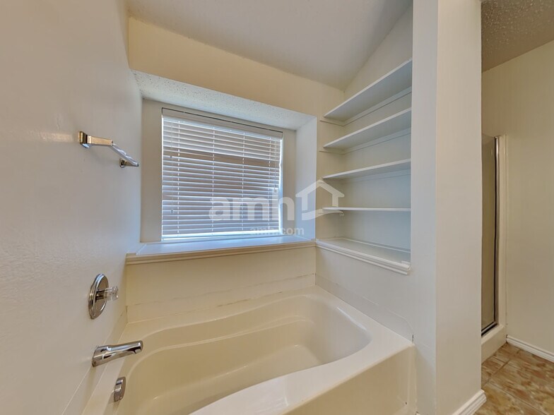 Building Photo - 728 Raven Dr