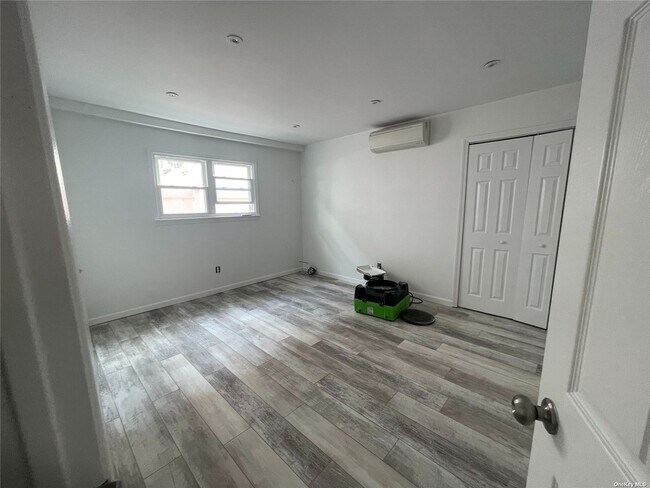 Building Photo - 623 E Park Ave