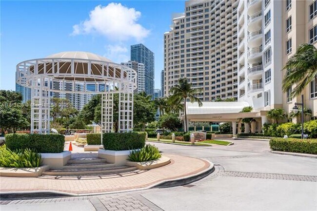 Building Photo - 848 Brickell Key Dr