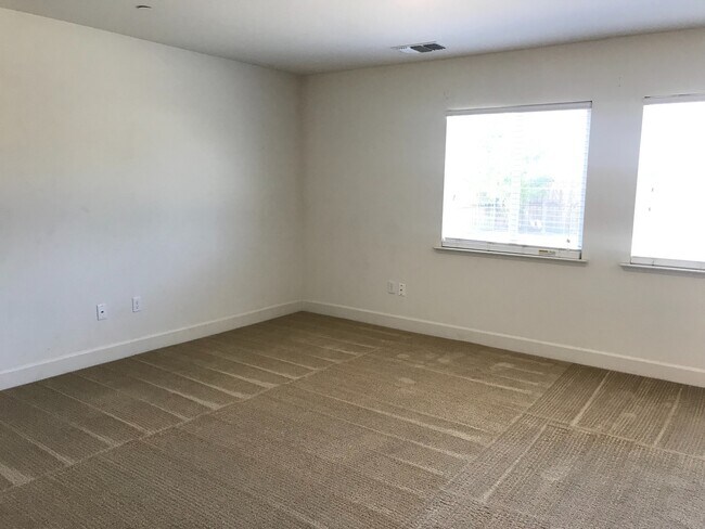 Building Photo - Now Available – 4 Bedroom Home with Loft i...