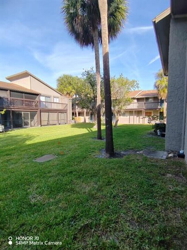 Building Photo - Charming 1B/1B Condo – North Bay Village, Tampa (Rent-to-Own)
