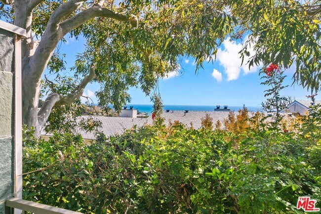 Building Photo - 6801 Seawatch Ln