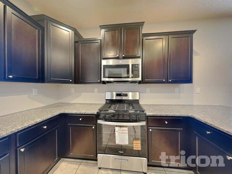 Building Photo - 7033 Mountain Hawk Loop NE