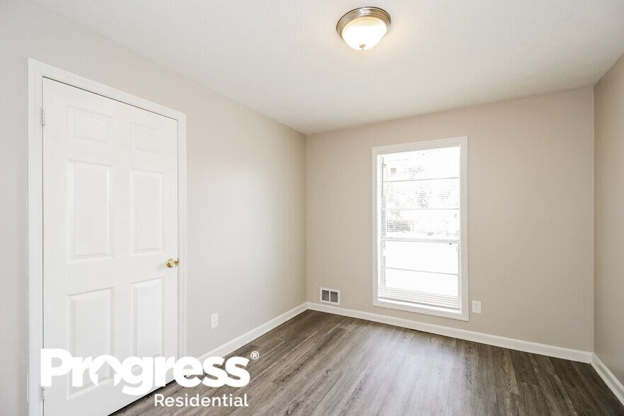 Building Photo - 6185 Marilla St