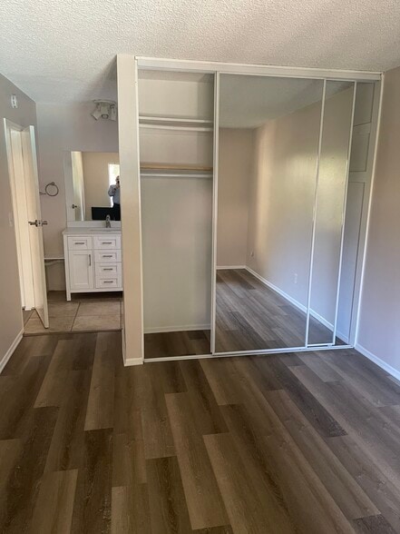 Building Photo - 555 S La Veta Park Cir
