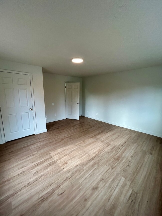 Building Photo - 1423 Mitchell Ave