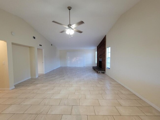 Building Photo - 7857 Pinehurst Dr