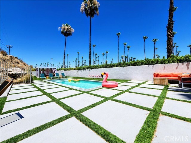 Building Photo - 2499 S Palm Canyon Dr
