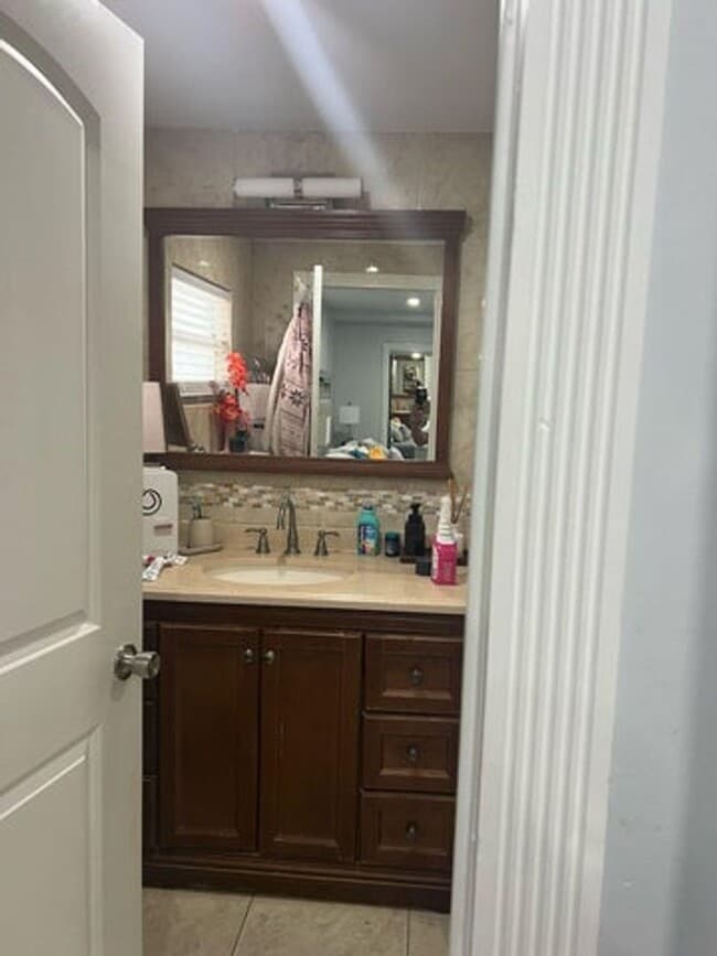 Building Photo - 5715 Cinnamon Dr