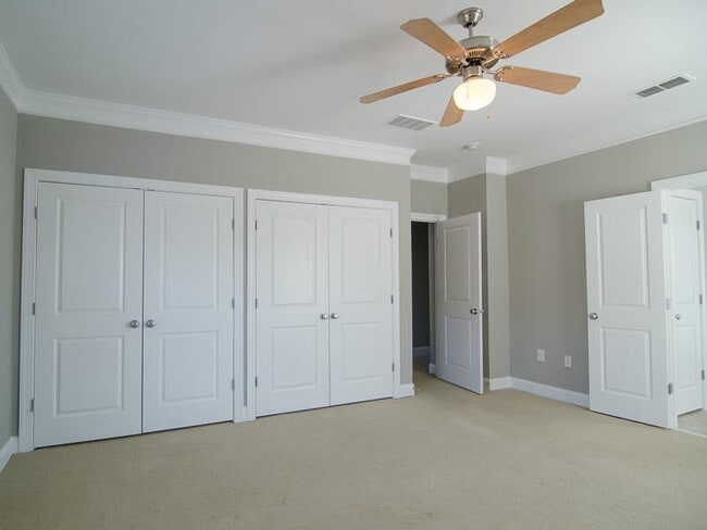 Building Photo - 273 Carlyle Park Dr