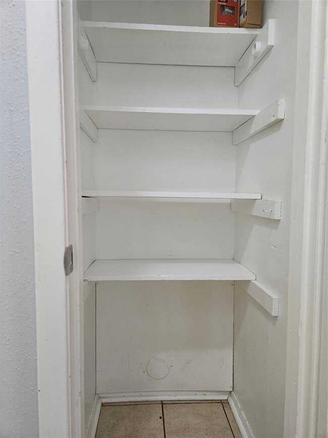 Building Photo - 2305 Cottonwood Dr