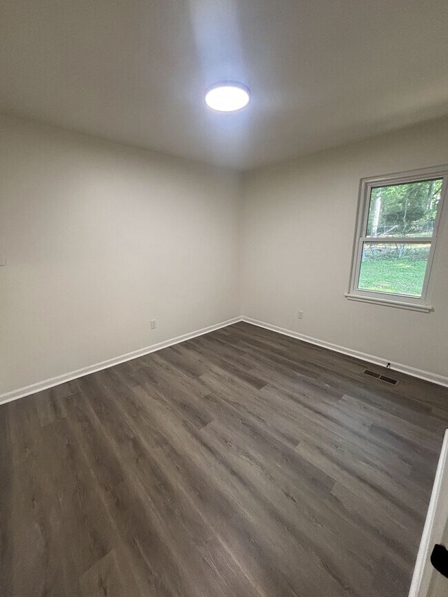 Building Photo - Fully Remodeled 3 Bed 2 bath