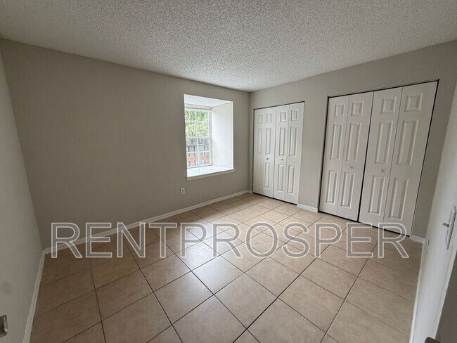 Building Photo - 4031 Versailles Dr