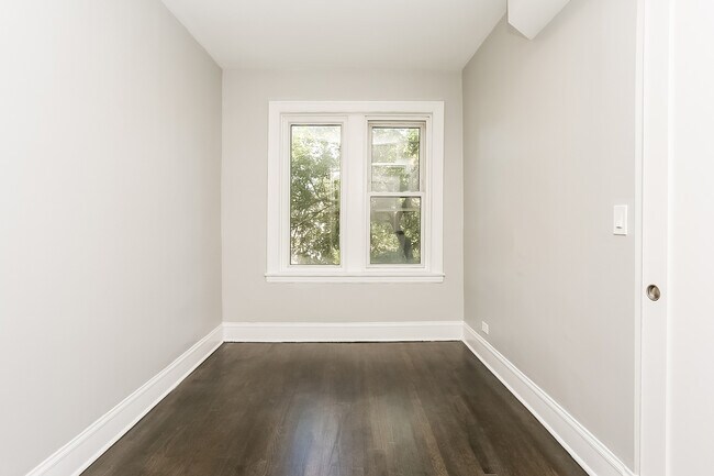 Building Photo - 2208 N Talman Ave