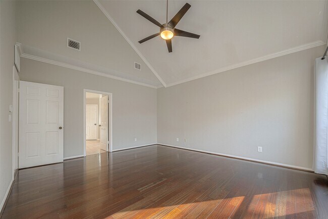 Building Photo - 15714 Sylvan Lake Dr