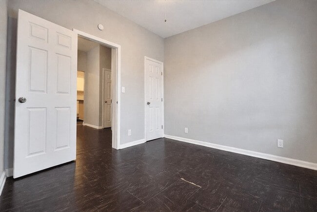 Building Photo - 511 W Cleveland St