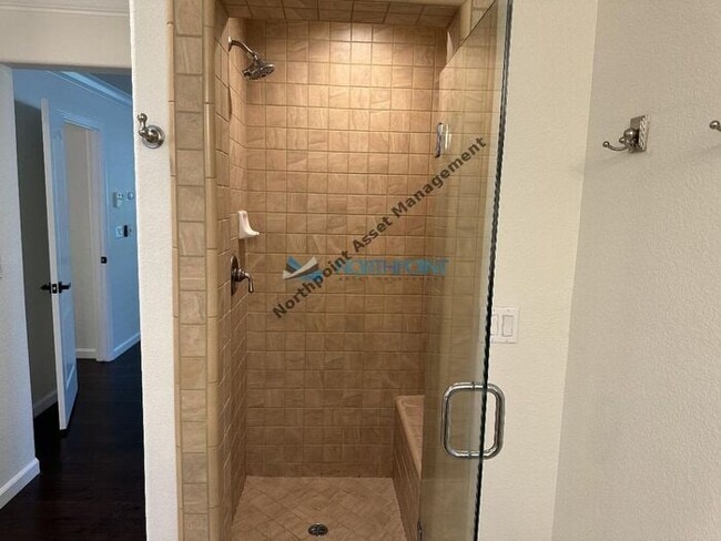 Building Photo - 4BR/3BA w/ Solar + Downstairs Bed/Bath in Whitney Oaks