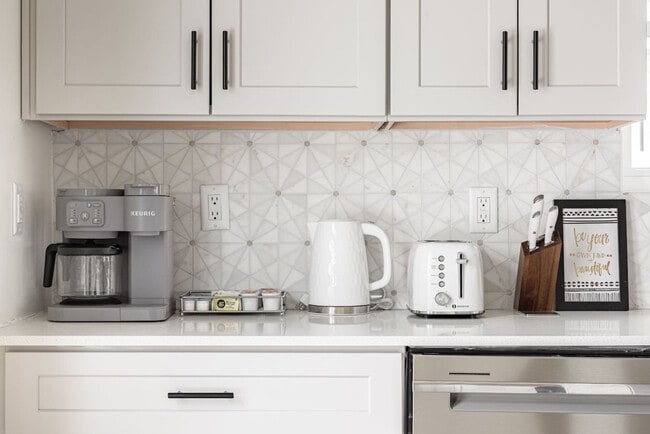 Building Photo - 35 Keystone Ave