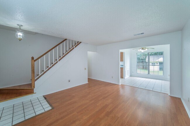 Building Photo - Spacious 4-Bedroom Home Across from the Pa...