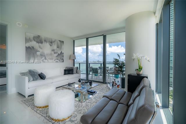 Building Photo - 650 NE 32nd St