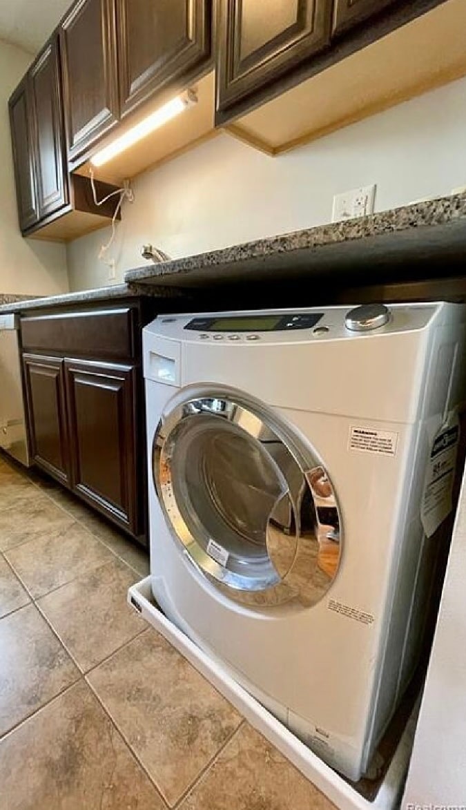 Building Photo - 525 Fairbrook St