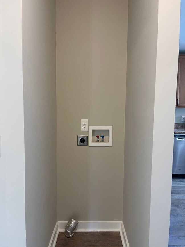 Building Photo - 414 1st Ave