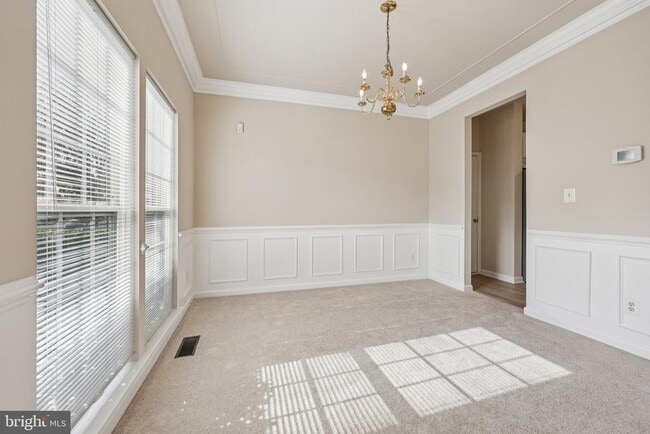 Building Photo - 2880 Myrtlewood Dr