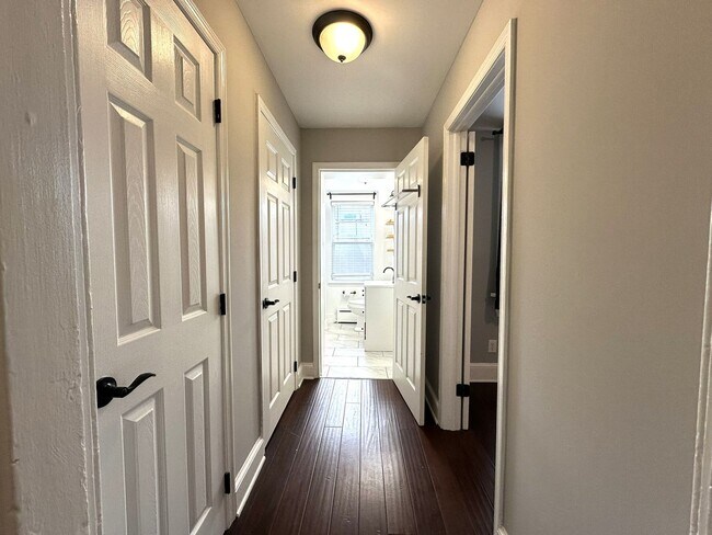 Building Photo - Stunning 4-Bedroom Townhome in the Heart of Fishtown! Available NOW!