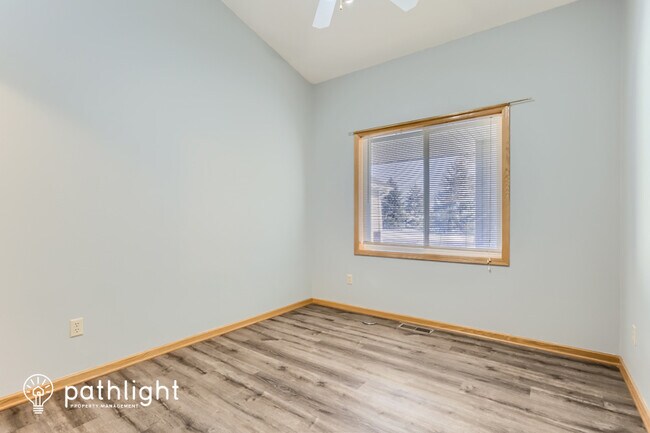 Building Photo - 12375 Walnut Dr