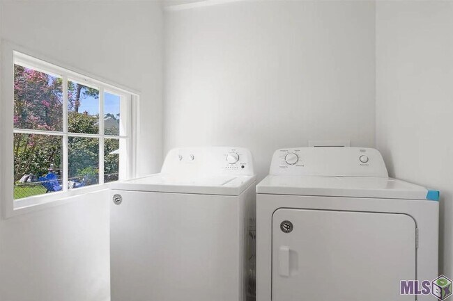 Building Photo - Charming 3 bedroom home in Historic Spanish Town