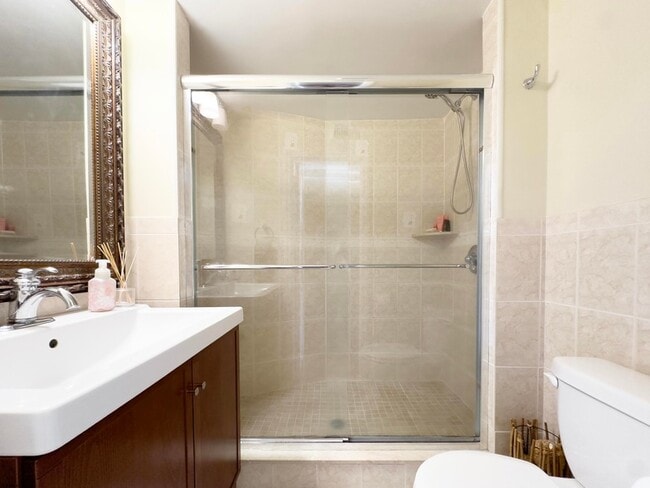 Building Photo - 9801 Ventnor Ave