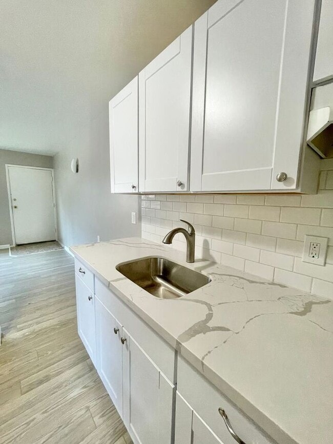 Building Photo - Charming Updated 1-Bedroom Apartment in Downtown Santa Rosa – $1,650/month