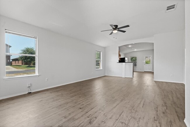 Building Photo - 5800 Maciver Dr