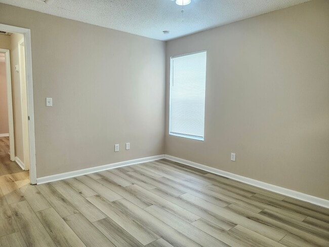 Building Photo - Duplex for Rent