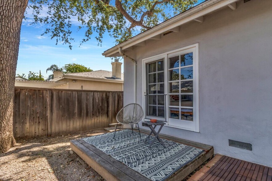 Building Photo - 23223 Canzonet St