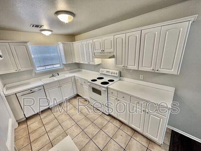 Building Photo - 307 Colony Dr