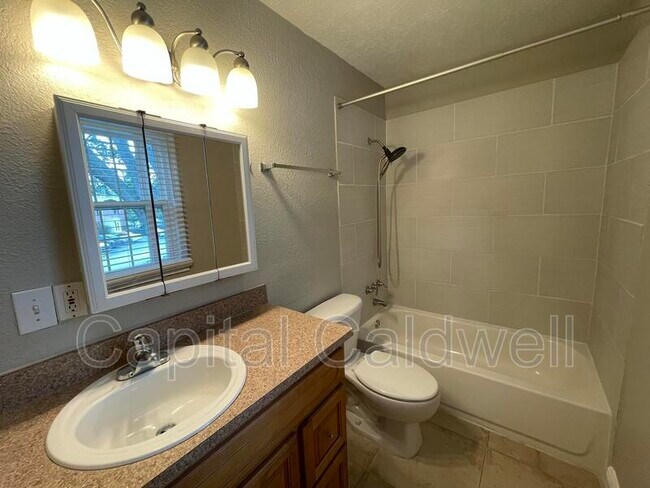 Building Photo - 13686 Orange Sunset Dr