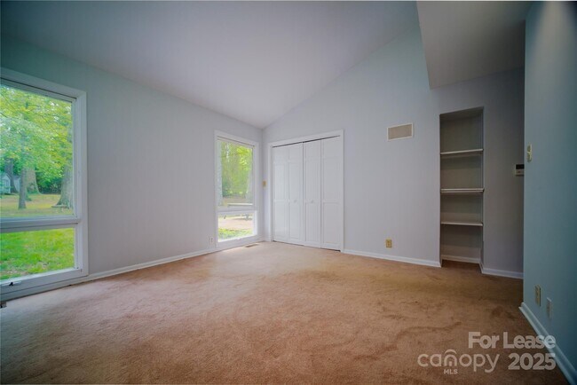 Building Photo - 1123 Lynbrook Dr