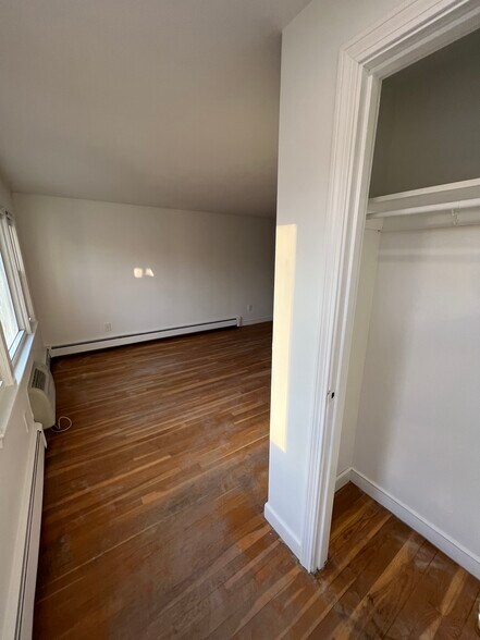 Building Photo - 80 Pond St