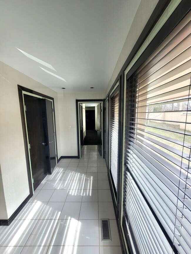 Building Photo - 1460 West Alex Bell Road